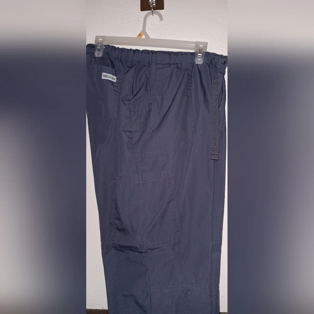 UA scrubs pants 👖, women's sz Medium/Large. 2 for $20 - Picture 6 of 8
